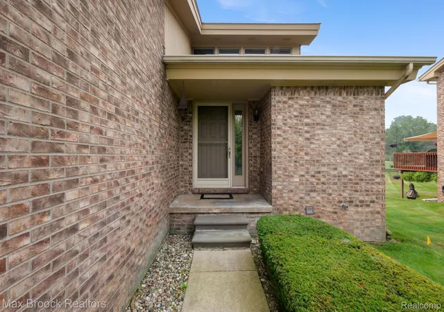 Photo 2 of Condo for sale at 4723 Fairway Ct, Waterford, MI 48328 | MLS# 20261057077 | Listing updated on 2026-09-16