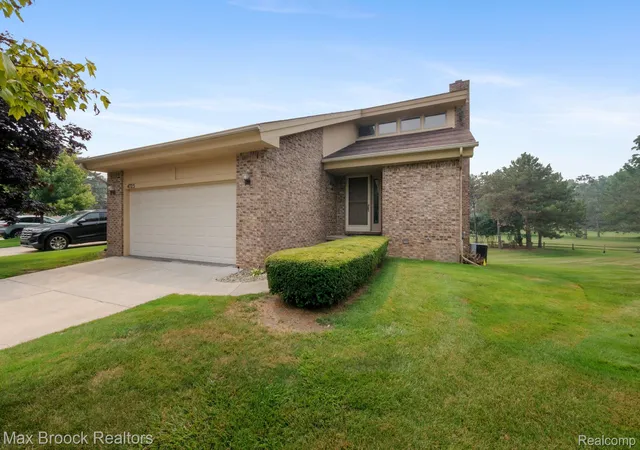Photo 3 of Condo for sale at 4723 Fairway Ct, Waterford, MI 48328 | MLS# 20261057077 | Listing updated on 2026-09-16