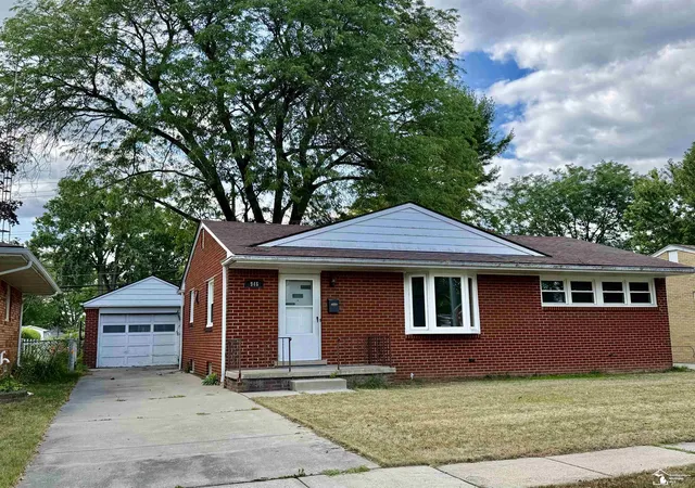 Photo 1 of Sale Pending at 946 Western Ave, Monroe, MI 48161 | MLS# 57050215860 | Listing updated on 2026-07-27