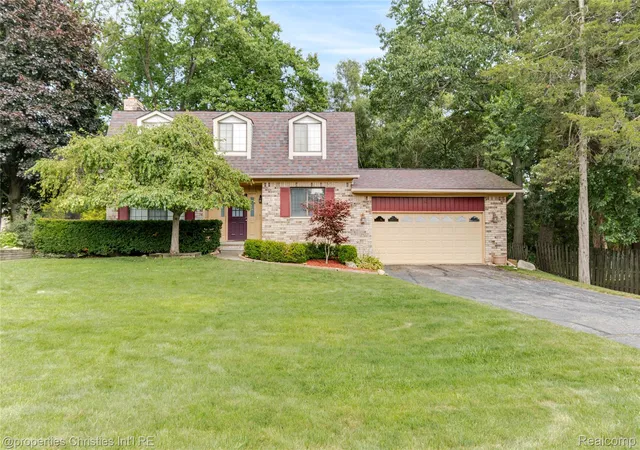 Photo 1 of Sale Pending at 1317 S Williams Lake Rd, Waterford, MI 48327 | MLS# 20261057087 | Listing updated on 2026-08-09