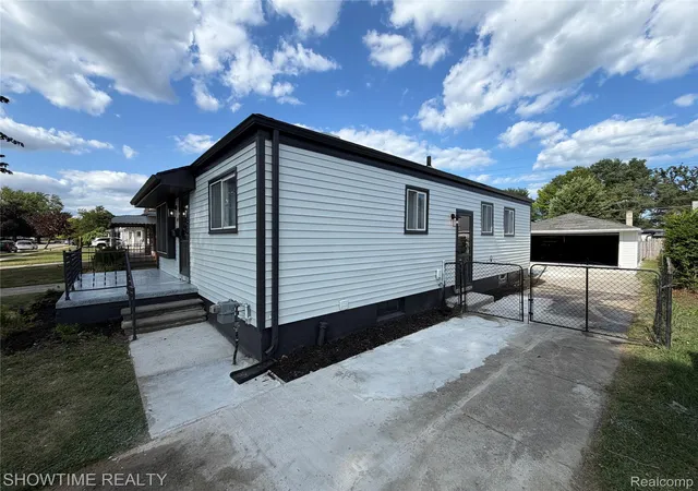 Photo 2 of Single family home for sale at 24512 Lexington Ave, Eastpointe, MI 48021 | MLS# 20261057091 | Listing updated on 2026-07-24