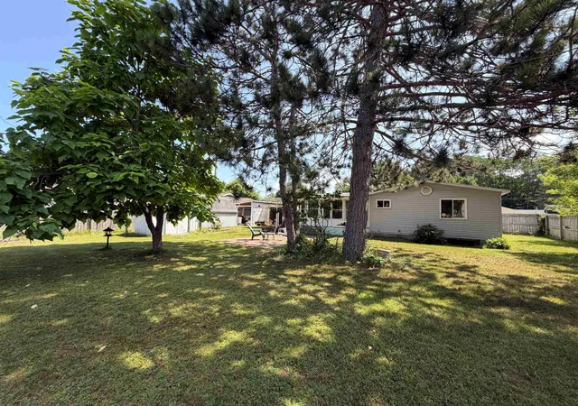 18th image of 609 7th St, East Jordan, MI 49727 | MLS# 78080071380