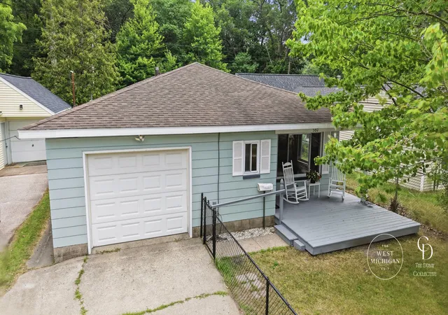 Photo 3 of Single family home for sale at 580 West St, Muskegon, MI 49442 | MLS# 65026037840 | Listing updated on 2026-09-10