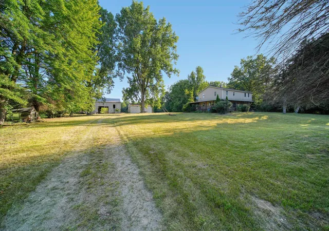 Photo 4 of Single family home for sale at 49300 Arkona Rd, Belleville, MI 48111 | MLS# 81026037852 | Listing updated on 2026-09-18