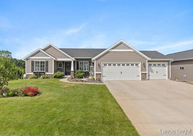 Photo 3 of Single family home for sale at 11797 Crystal Ridge Dr Ne, Sparta, MI 49345 | MLS# 65026037864 | Listing updated on 2026-09-19