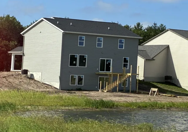 2nd image of 1890 Lowe Dr, Spring Lake, MI 49456 | MLS# 65026037863