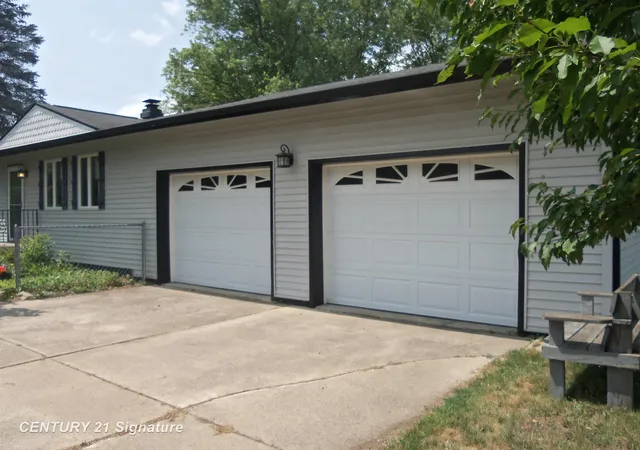 3rd image of 5127 Arbor Ln, Flint, MI 48506 | MLS# 5050215878