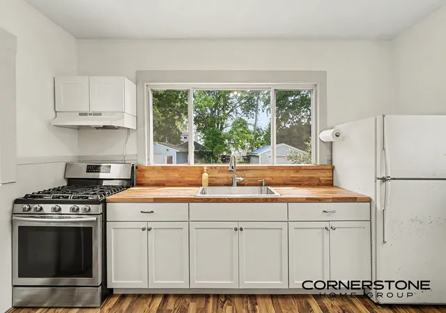 Photo 3 of Single family home for sale at 940 Chatham St NW, Grand Rapids, MI 49504 | MLS# 65026037888 | Listing updated on 2026-10-02