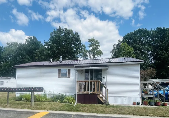 2nd image of 1219 Royal Dr, Fremont, MI 49412 | MLS# 72026037881
