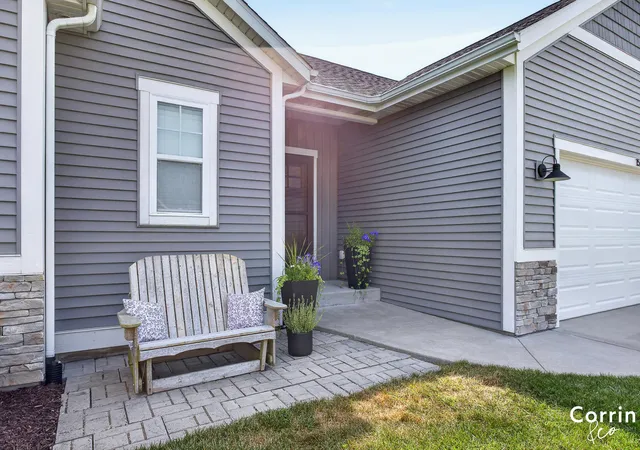 2nd image of 1520 Shenandoah Dr, Zeeland, MI 49464 | MLS# 65026037889