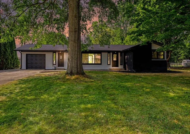 1st image of 220 Pennbrook Trl, Battle Creek, MI 49017 | MLS# 66026037887