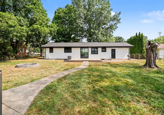 Photo 3 of Single family home for sale at 220 Pennbrook Trl, Battle Creek, MI 49017 | MLS# 66026037887 | Listing updated on 2026-09-17