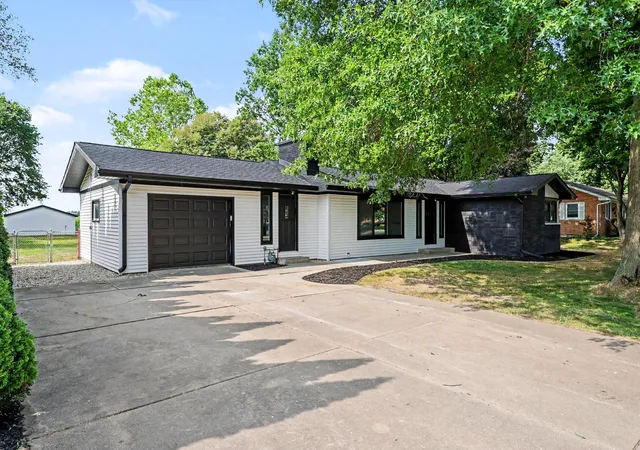 Photo 4 of Single family home for sale at 220 Pennbrook Trl, Battle Creek, MI 49017 | MLS# 66026037887 | Listing updated on 2026-09-17
