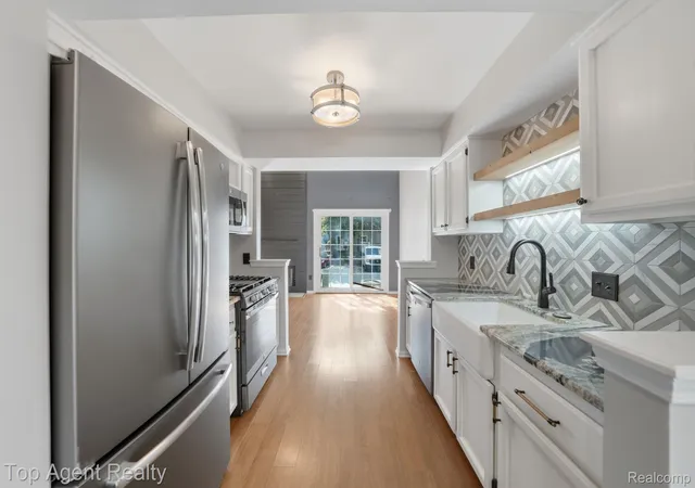 Listing Photo 4 - Condo for sale in building located at 43835 Coachmaker Dr, Sterling Heights, MI 48313
