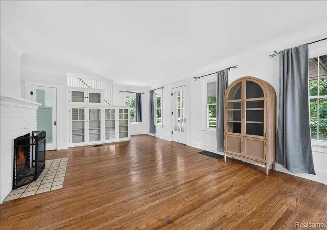 Photo 3 of Single family home for sale at 27108 E River Rd, Grosse Ile, MI 48138 | MLS# 20261057153 | Listing updated on 2026-10-04