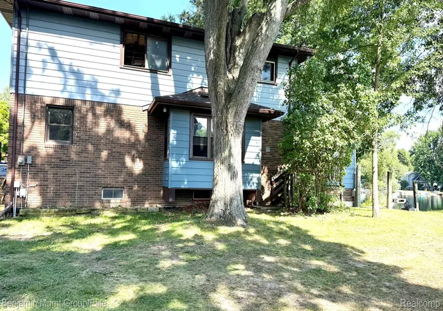Photo 4 of Single family home for sale at 6764 Grand Beach Dr, Brighton, MI 48114 | MLS# 20261057154 | Listing updated on 2026-07-29