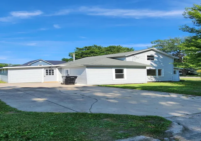 Photo 1 of Sale Pending at 436 E Marshall St, Hastings, MI 49058 | MLS# 81026037907 | Listing updated on 2026-09-11