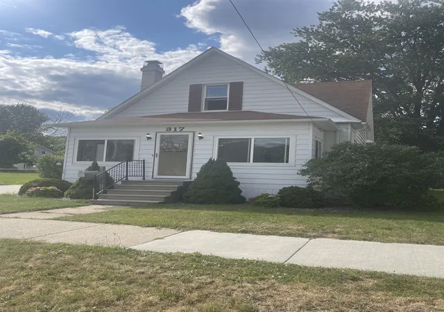 Photo 2 of Single family home for sale at 317 N Bates St, Saginaw, MI 48602 | MLS# 61050215893 | Listing updated on 2026-08-29