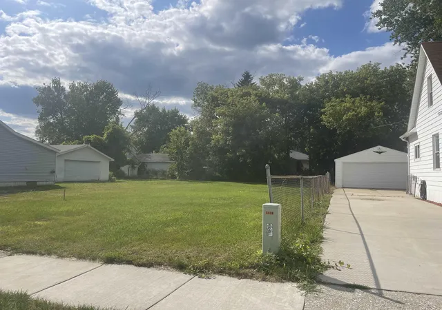 Photo 3 of Single family home for sale at 317 N Bates St, Saginaw, MI 48602 | MLS# 61050215893 | Listing updated on 2026-08-29