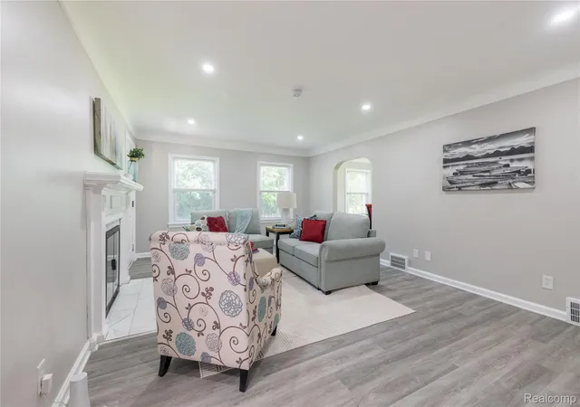 Photo 4 of Single family home for sale at 9838 Grosse Ile Pkwy, Grosse Ile Township Wayne, MI 48138 | MLS# 20261057168 | Listing updated on 2026-08-28