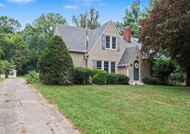 1st image of 214 W Hamilton Ln, Battle Creek, MI 49015 | MLS# 66026037921