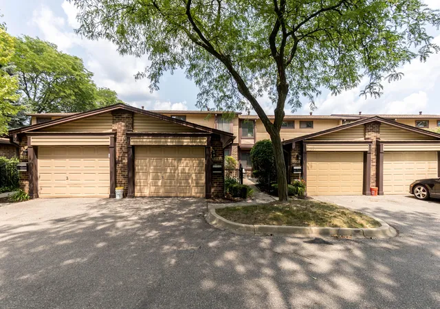 Photo 1 of Condo for sale at 32143 W 12 Mile Rd, Farmington Hills, MI 48334 | MLS# 81026037916 | Listing updated on 2026-08-28