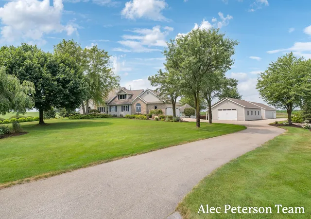 Photo 4 of Single family home for sale at 2807 8th Avenue SW, Byron Center, MI 49315 | MLS# 71026037914 | Listing updated on 2026-09-02