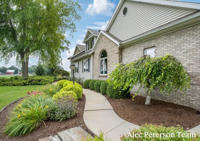 Photo 5 of Single family home for sale at 2807 8th Avenue SW, Byron Center, MI 49315 | MLS# 71026037914 | Listing updated on 2026-09-02