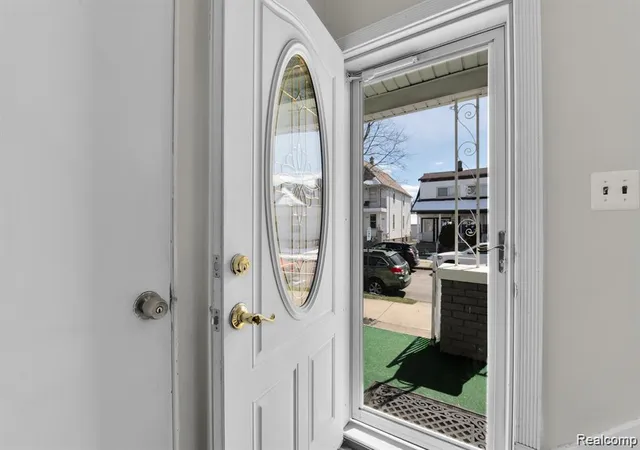 Listing Photo 4 - Condo for sale in building located at 3135 Belmont St, Hamtramck, MI 48212