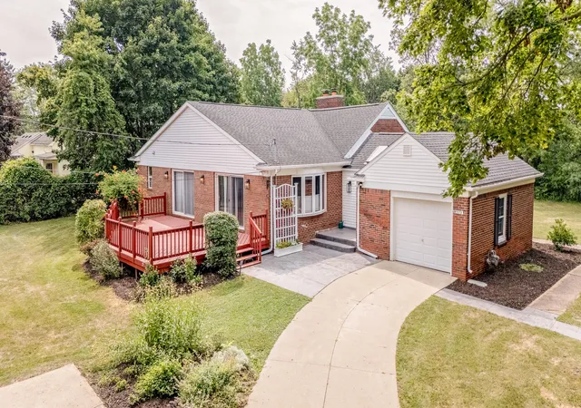 1st image of 9772 Grosse Ile Parkway, Grosse Ile, MI 48138 | MLS# 81026037925