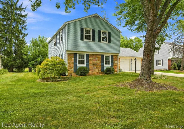 2nd image of 2975 Hill Dr, Troy, MI 48085 | MLS# 20261057185