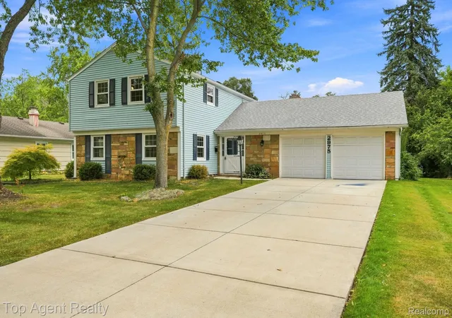 3rd image of 2975 Hill Dr, Troy, MI 48085 | MLS# 20261057185