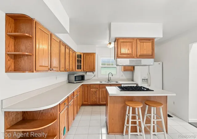 4th image of 2975 Hill Dr, Troy, MI 48085 | MLS# 20261057185