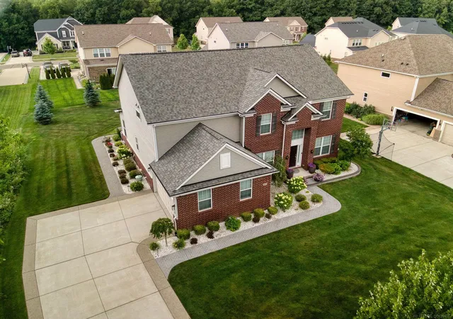 Photo 1 of Single family home for sale at 950 Weber Ct, Lake Orion, MI 48360 | MLS# 58050215914 | Listing updated on 2026-07-25