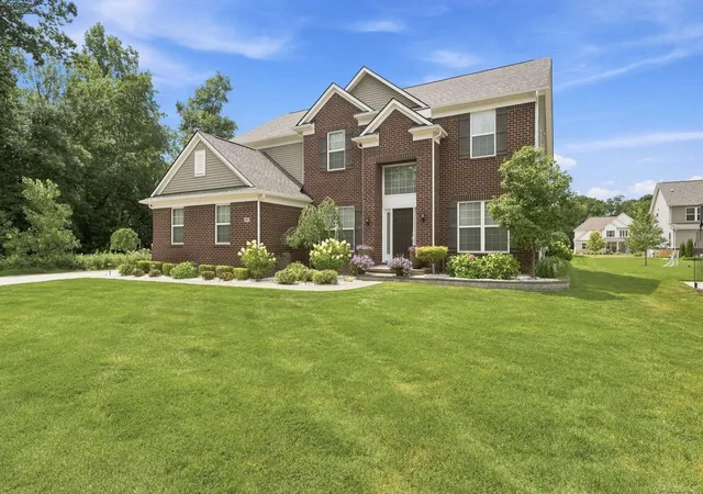 Photo 3 of Single family home for sale at 950 Weber Ct, Lake Orion, MI 48360 | MLS# 58050215914 | Listing updated on 2026-07-25