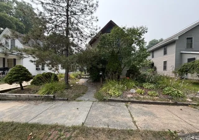 3rd image of 220 Prairie St, Charlotte, MI 48813 | MLS# 64026037946