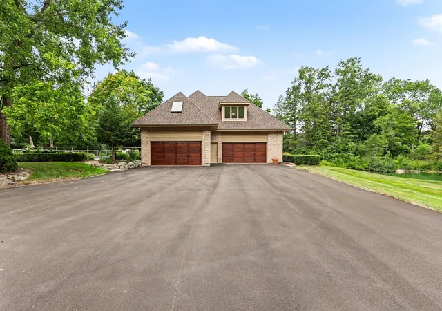 138th image of 4911 Red Fox Run, Ann Arbor, MI 48105 | MLS# 81026037947