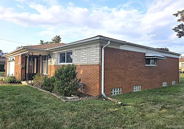 Photo 3 of Single family home for sale at 29012 James Dr, Warren, MI 48092 | MLS# 20261057215 | Listing updated on 2026-09-16