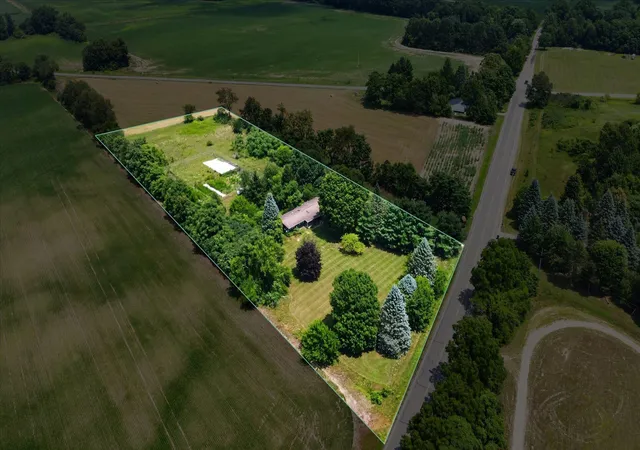 Photo 2 of Single family home for sale at 40516 County Rd 669, Decatur, MI 49045 | MLS# 69026037950 | Listing updated on 2026-08-14