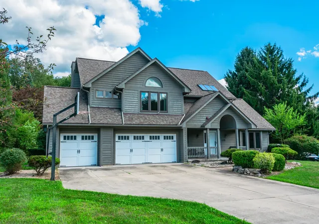 2nd image of 135 Tiffany Ln, Battle Creek, MI 49015 | MLS# 64026037959