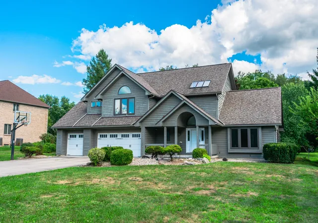 3rd image of 135 Tiffany Ln, Battle Creek, MI 49015 | MLS# 64026037959
