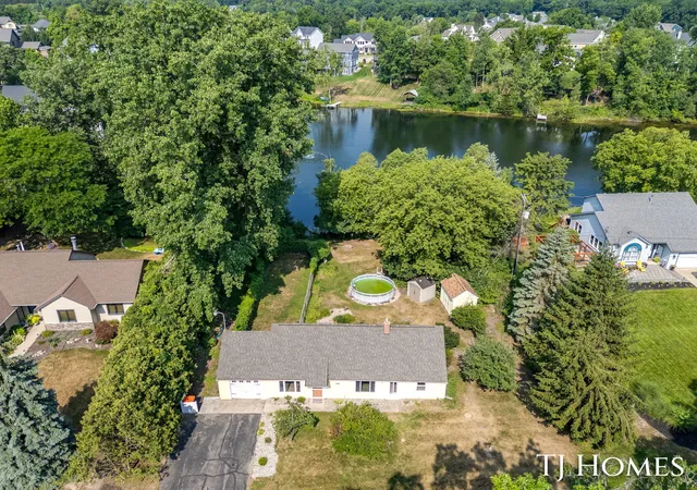 1st image of 2215 Maguire Ave Ne, Grand Rapids, MI 49525 | MLS# 65026037963