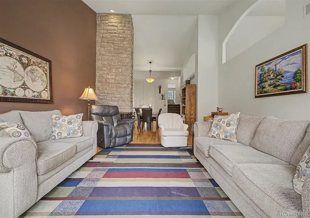 Listing Photo 3 - Condo for sale in building located at 37576 Newburgh Park Cir, Livonia, MI 48152