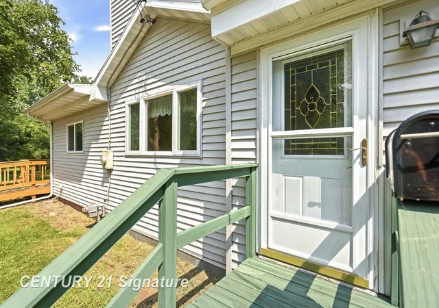 Photo 3 of Single family home for sale at 408 W Capitol St, Saginaw, MI 48604 | MLS# 61050215922 | Listing updated on 2026-08-30
