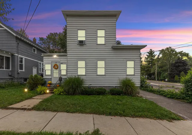 3rd image of 852 Leonard St NE, Grand Rapids, MI 49503 | MLS# 65026037983