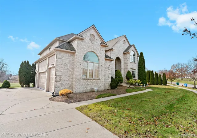Photo 2 of Single family home for sale at 2955 Ivy Hl Dr, Commerce Township, MI 48382 | MLS# 20261057247 | Listing updated on 2026-07-25