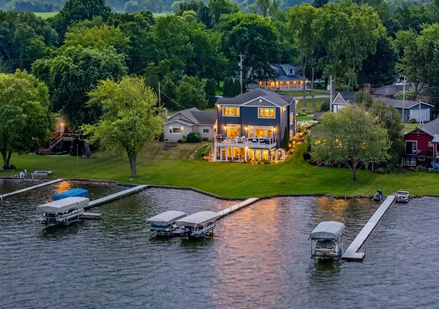 Photo 1 of Mansion for sale at 7705 S Indian Lake Dr, Vicksburg, MI 49097 | MLS# 66026037989 | Listing updated on 2026-09-08