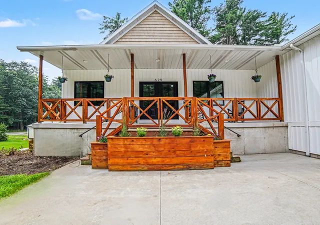 2nd image of 629 Sands St, Pentwater, MI 49449 | MLS# 67026037999