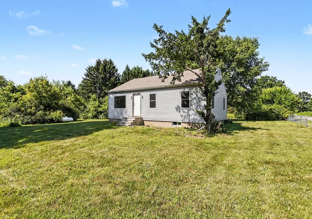 Photo 4 of Single family home for sale at 10906 Pucker St, Niles, MI 49120 | MLS# 69026038010 | Listing updated on 2026-10-09