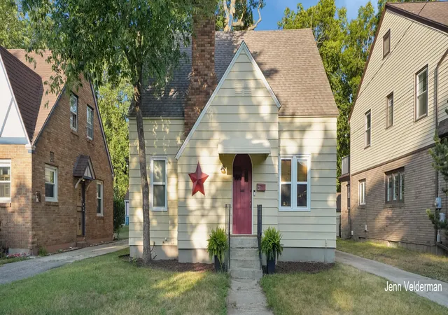 Photo 1 of Sale Pending at 1236 Benjamin Ave Se, Grand Rapids, MI 49506 | MLS# 65026038016 | Listing updated on 2026-08-31